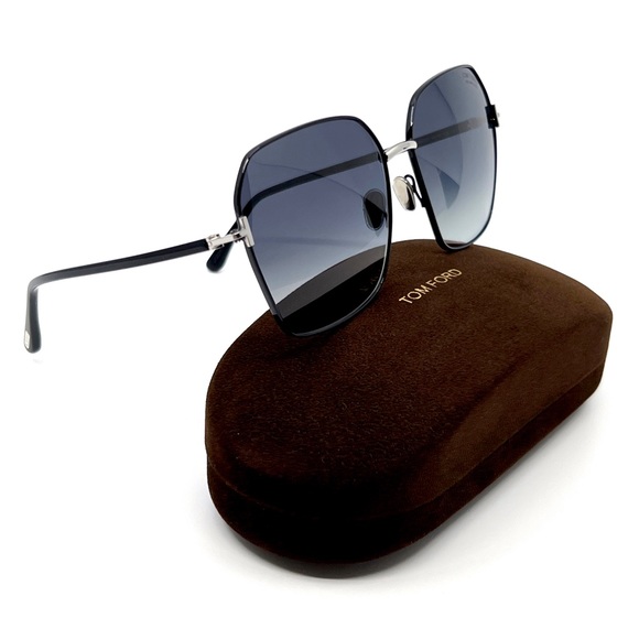 Tom Ford sunglasses Claudia-02 TF839 01D 62/16/140 Polarized Black Square Frame - Picture 4 of 13